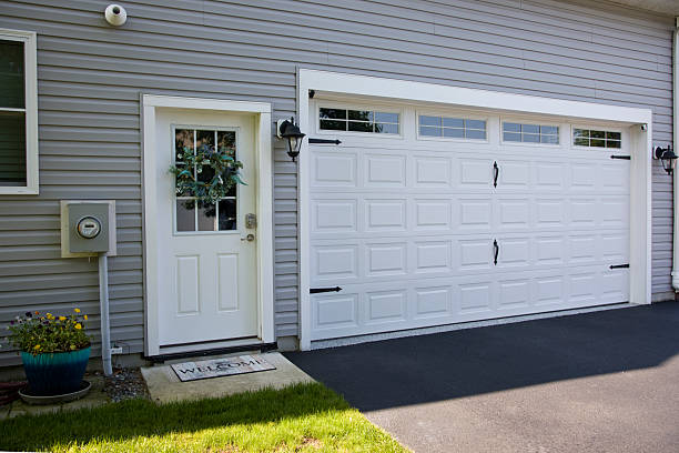 24/7 Emergency Garage Door Panel Replacement experts in Williamsville, IL
